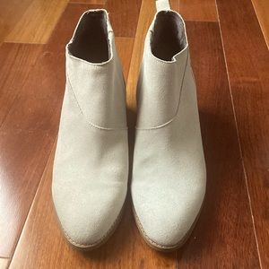 Beautiful Toms gray suede ankle boots perforated heel 9